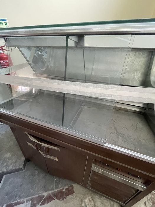 Vitrine refrigerada em castanho