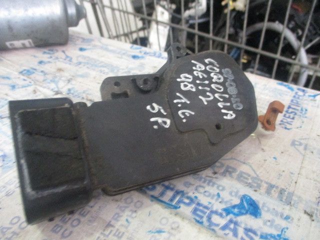 Fechadura / fecho porta trás esquerdo TOYOTA Corolla Liftback (_E11_)