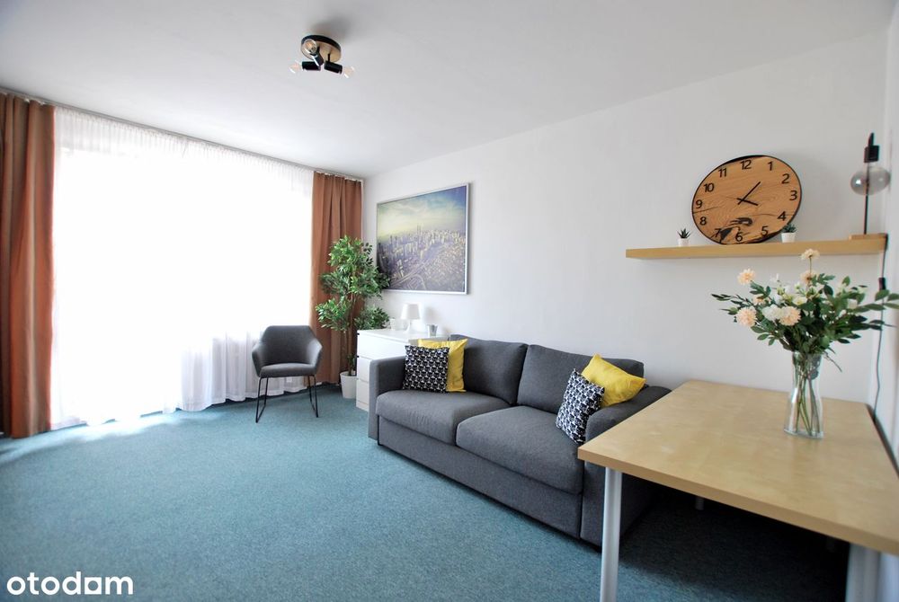 Os. Albertńskie, 2 pokoje, osbna kuchnia, balkon, piwnica.