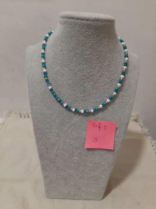 Colares de missangas do projecto Seis Mãos