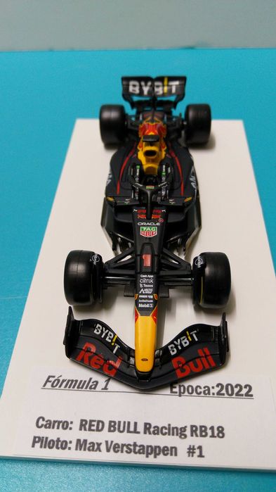Red Bull RB18 #1 Verstappen - Campeão Mundial F1 2022 - Miniatura 1/43