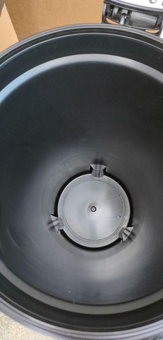 Kosz na śmieci 30l czarny