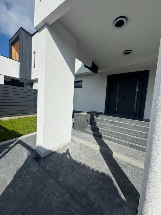 продаж котеджу в Сокільниках, готовий збудований, біля озера