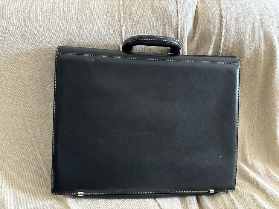 Pasta em pele Pierre Cardin