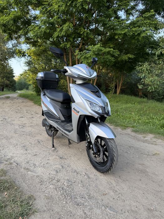 Електроскутер AeroX 1500w 72w21A Літій Залізо Фосфат