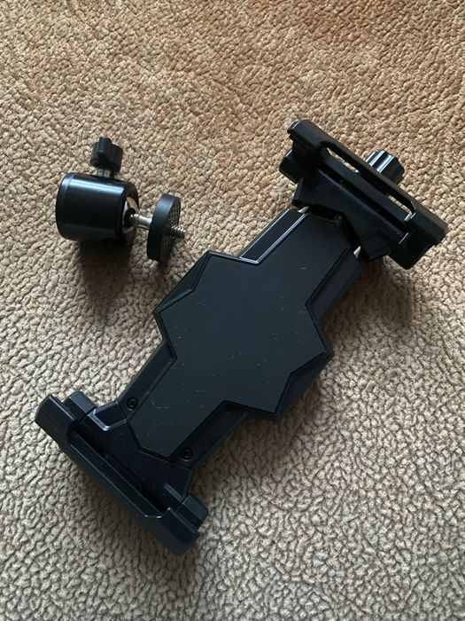 Нове кріплення для планшета