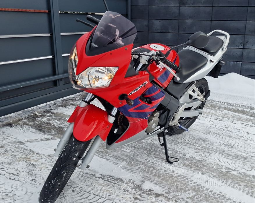 Honda cbr 125r z 2005roku