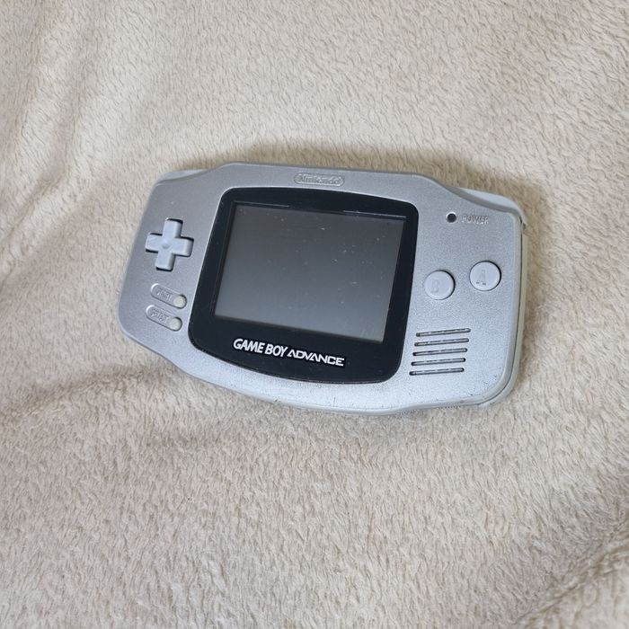 Nintendo Game Boy Advance AGB-001 Silver – klasyka w świetnym stanie