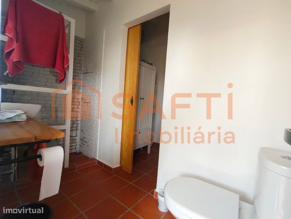 Moradia T3 Com Jardim, Oficina E Estacionamento.