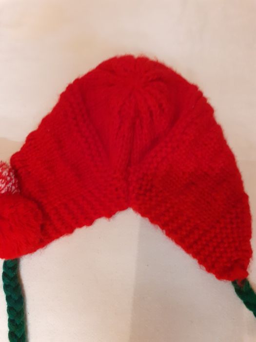 Ladna  nowa czapka dla dziewczynki