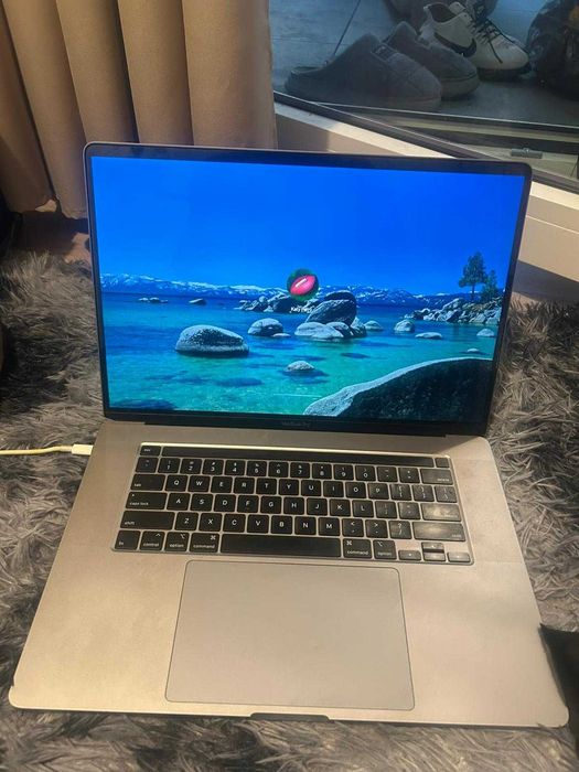 Macbook pro 2019, Intel 9, 64gb RAM, 1TB disk
