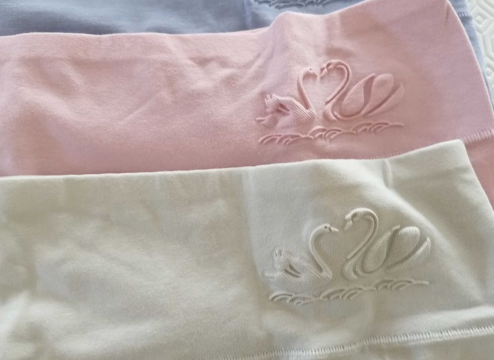 Cuecas senhora, NOVAS, tam M, "Cisnes", o lote todo por 5€
