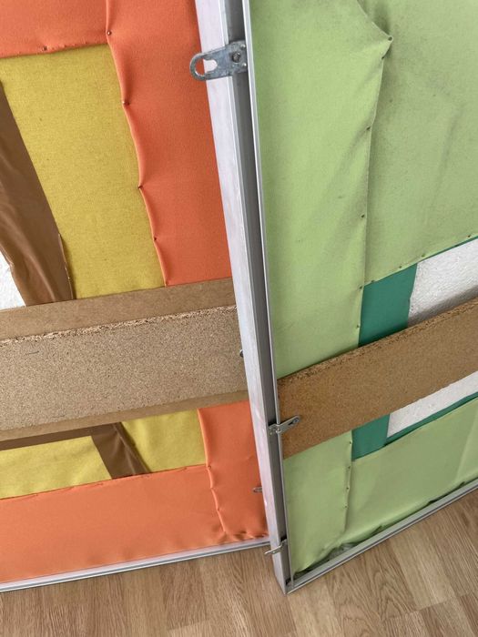 2 Quadros de feltro com moldura metálica
