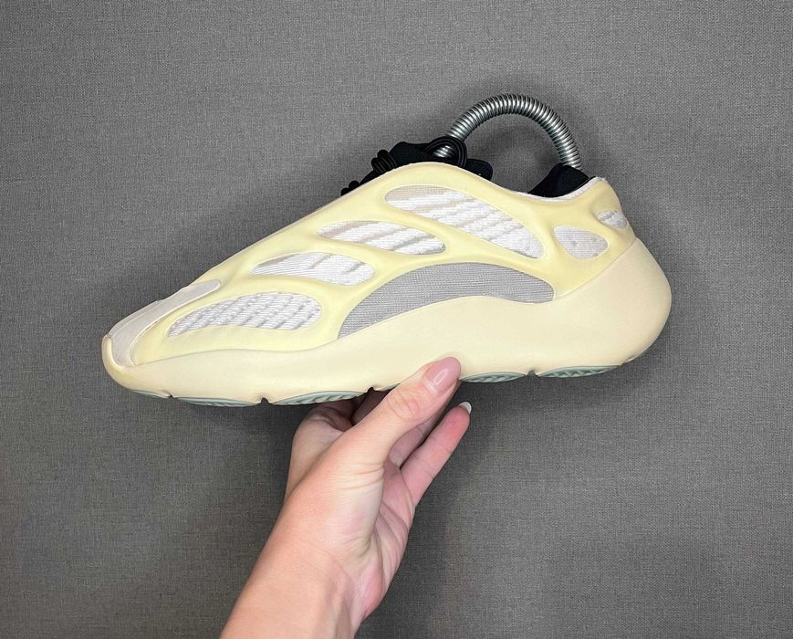 Кросівки Adidas Yeezy 700 39 р оригінал