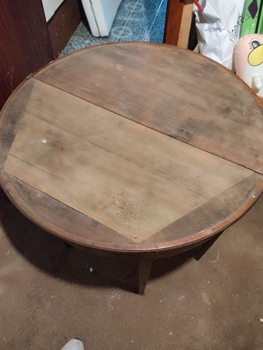 Antiga mesa de jogo para restauro