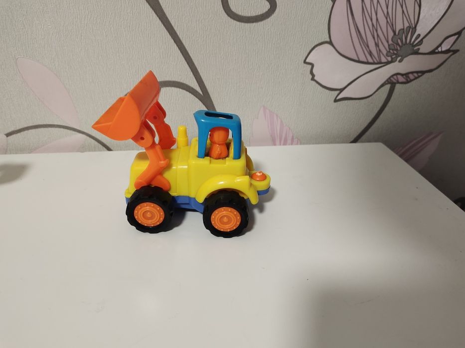 Трактор з причепом, бульдозер