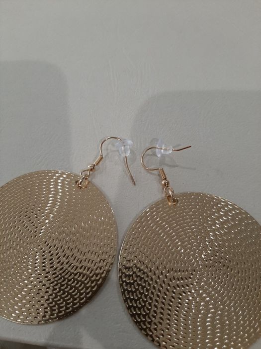 Brincos dourados novos