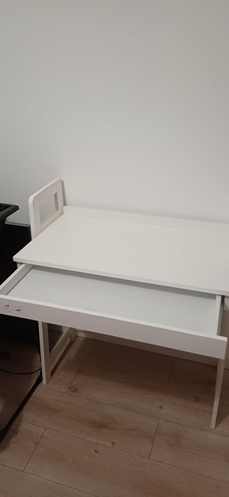 Małe biurko z szufladą