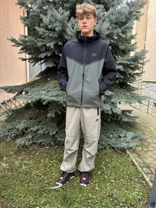 Оригінальна вітровка Nike Tech Woven Jacket  HM7151 в різних кольорах