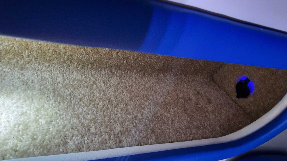 Катер для романтичних прогулянок.