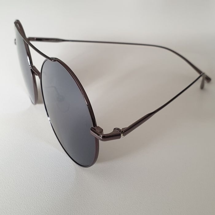 Okulary przeciwsłoneczne Calvin Klein .