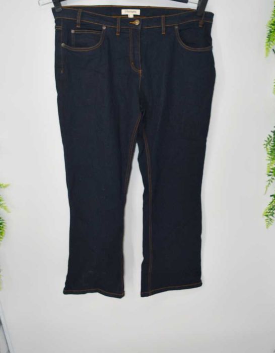Granatowe jeansy z prostymi nogawkami Bonprix 50