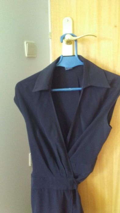 Vendo duas peças de roupa.