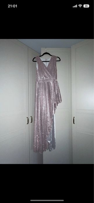 Piekna brokatowa sukienka z efektem Wow