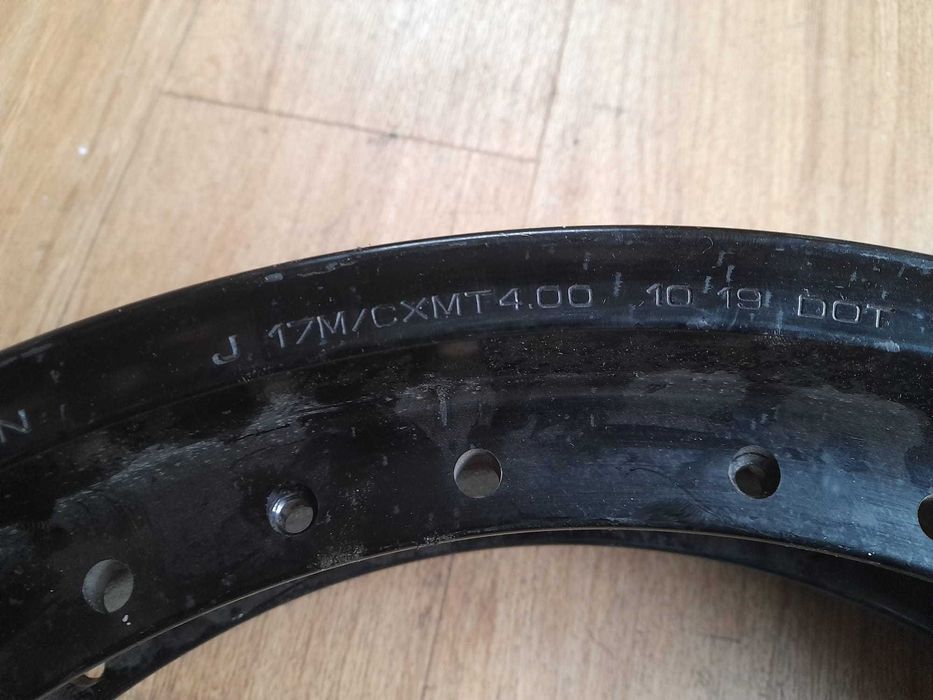 JANTE TUBLESS OEM SUZUKI DL 1 0 0 0/1 0 5 0 2 0 1 8