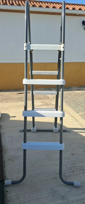 Escada para piscina até 122 cm