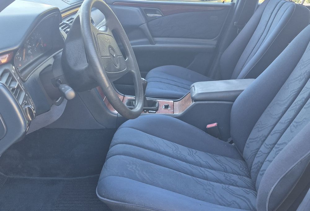 Mercedes E220 Diesel  1996