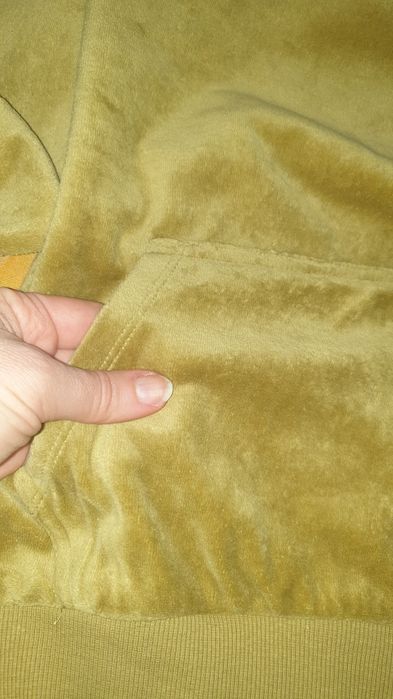 Nowy dres welurowy dla dziecka uniwersalny 134 cm