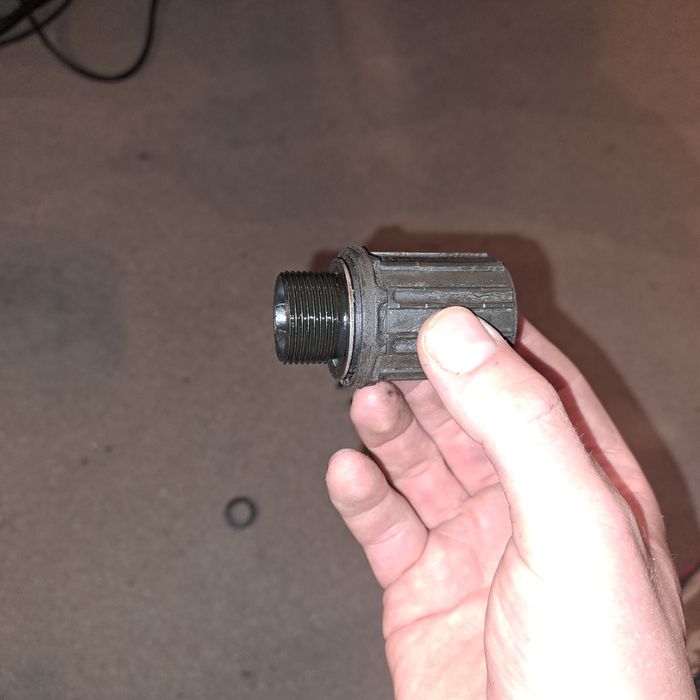 Piasta Shimano FH-M6010-B bez kulek i osi