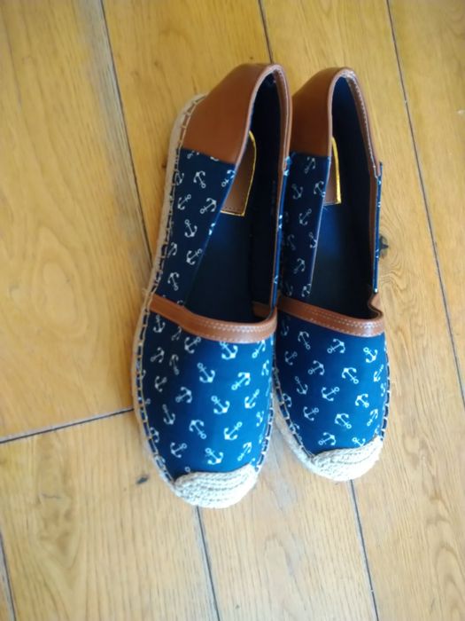 Nowe espadryle granatowe w kotwice