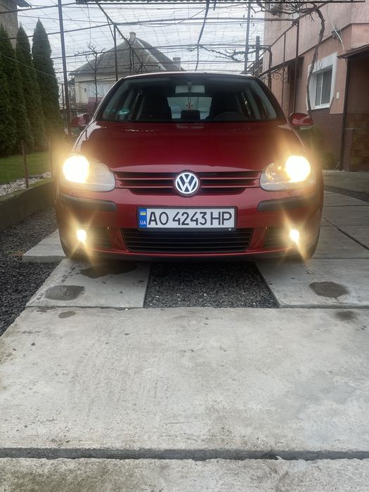 Volkswagen Golf . 1,4 mpi . 2003 рік. Червоний металік