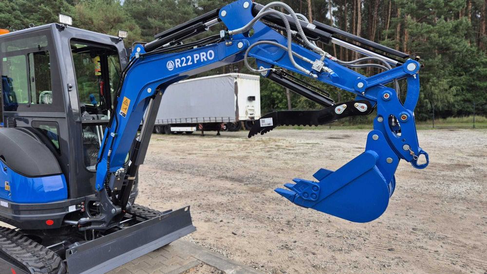RIPPA R22 PRO – minikoparka z osprzętem opcjonalnym