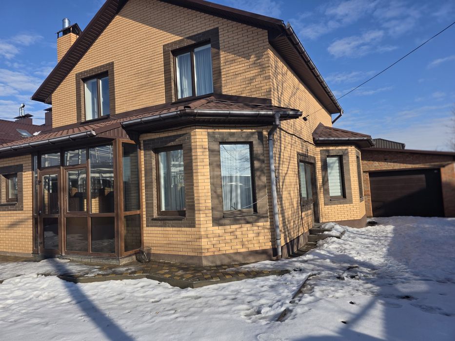 Здам в оренду  приватний  будинок.