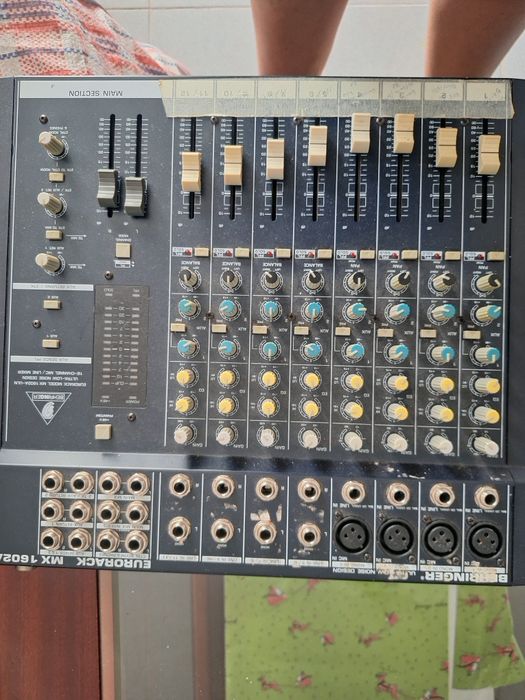Vendo Mesa de Mistura Behringer Eurorack MX1602 – 16 Canais – Funcional