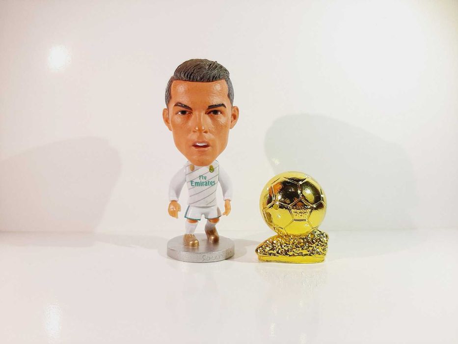 Фігурка футболіста Кріштіану Роналду з Золотим м'ячем