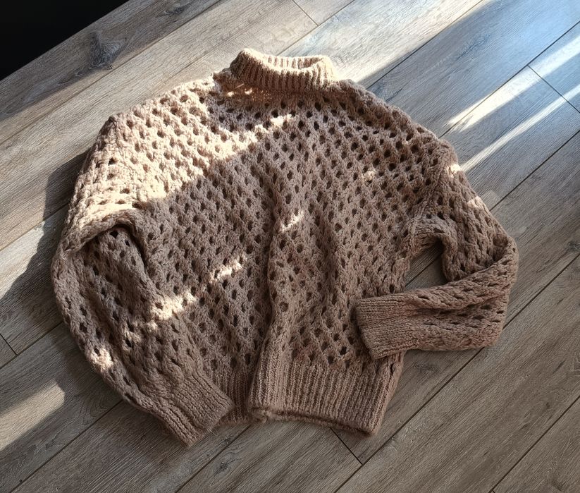 Ażurowy sweterek firmy Reserved