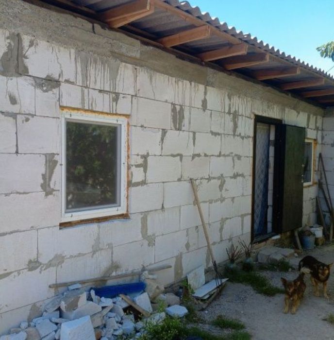 Продається дім з великою ділянкою