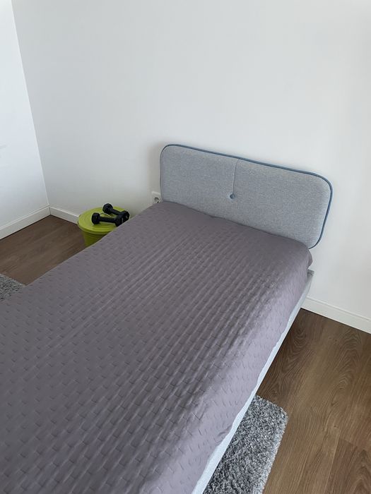 Cama de solteiro como nova com estrado + oferta de colchão)