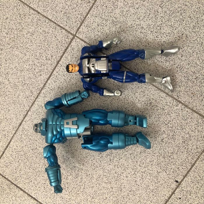 2 Bonecos Marvel