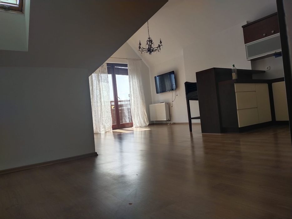 Mieszkanie dwupoziomowe; PARTYNICE; 90 m² po podłodze; miejsce w garażu podziemnym; ostatnie piętro
