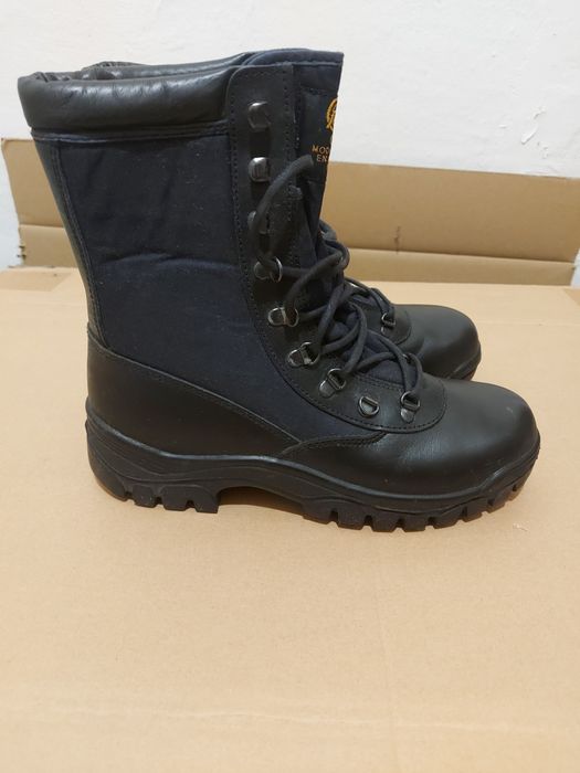 Botas FAL pretas tamanho 40 novos, oferecem conforto e durabilidade