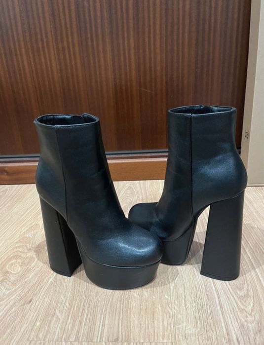 Botas pretas, como novas
