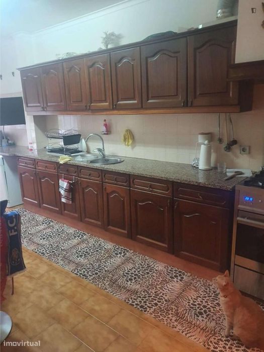Quarto - localizado em Carcavelos Lisbon