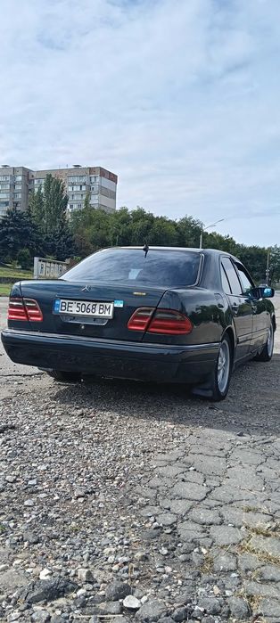 Автомобіль mersedes