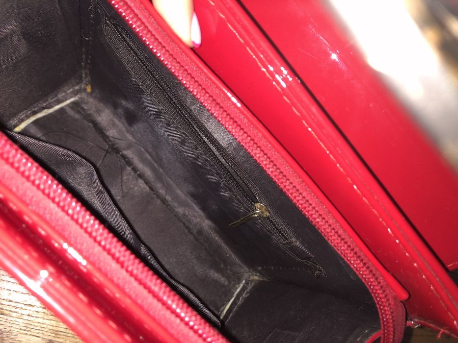 Сумка червона з лакованої шкіри