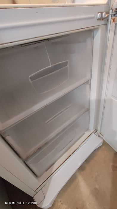 Холодильник Indesit No Frost 195 см в рабочем состоянии